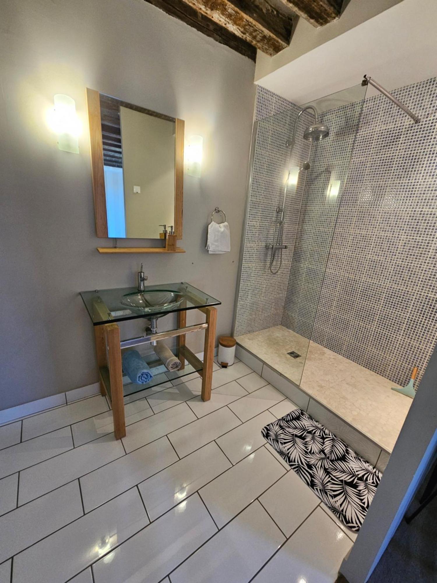 Chambre Avec Salle De Bain 호텔 Donzy 외부 사진